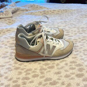 New Balance 574 Women's size 8 (WL574RU2)